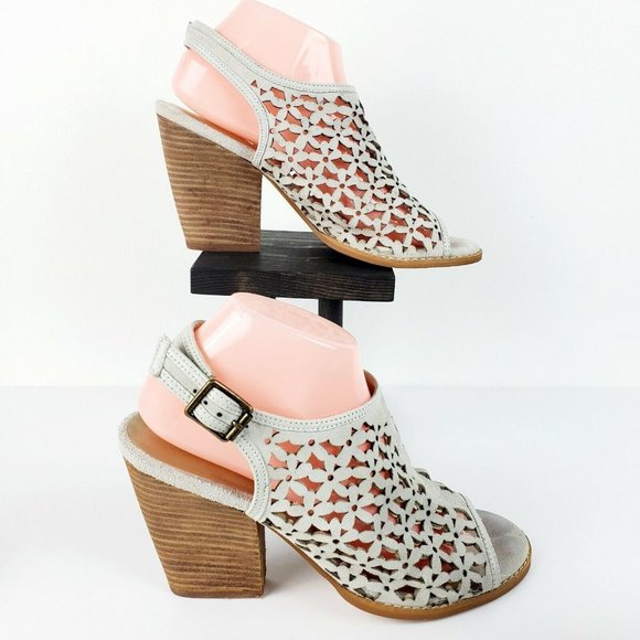 Very Volatile Women's White Leather Cut-Out Slingback Open Toe Heel Sandal Sz 9 - Picture 2 of 7